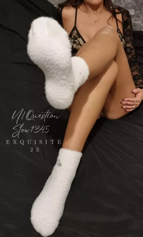 [SELLING] potent sweaty fluffy sockies 