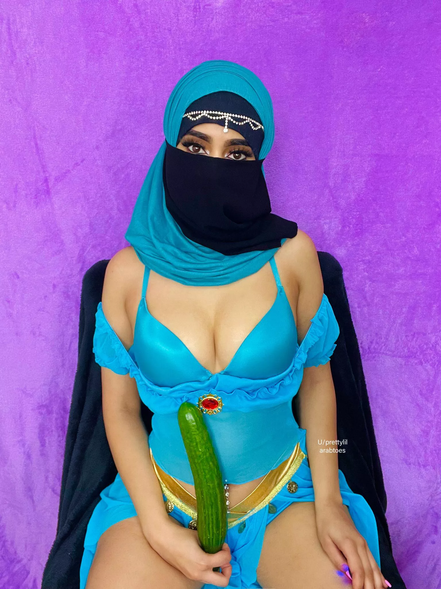 This cucumber stretched my pussy