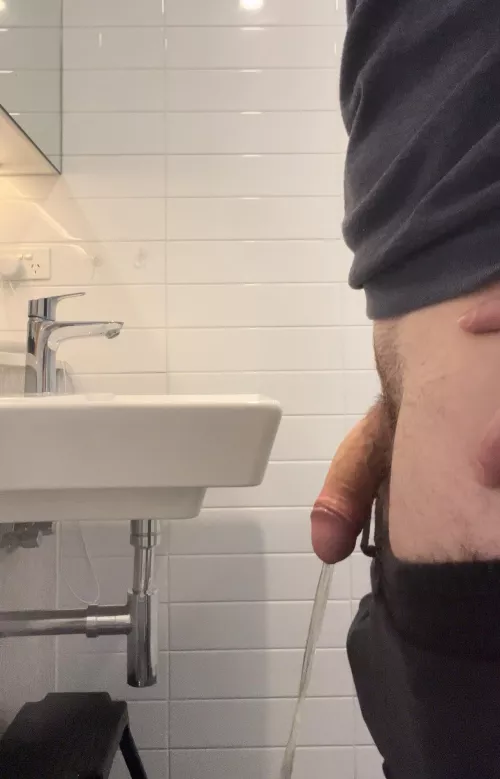 This one wants a urimouth to discharge 💦👅 