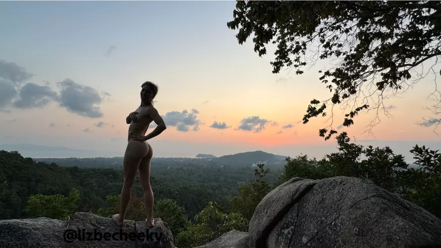 UGH it’s such a pretty sunset 🌅 