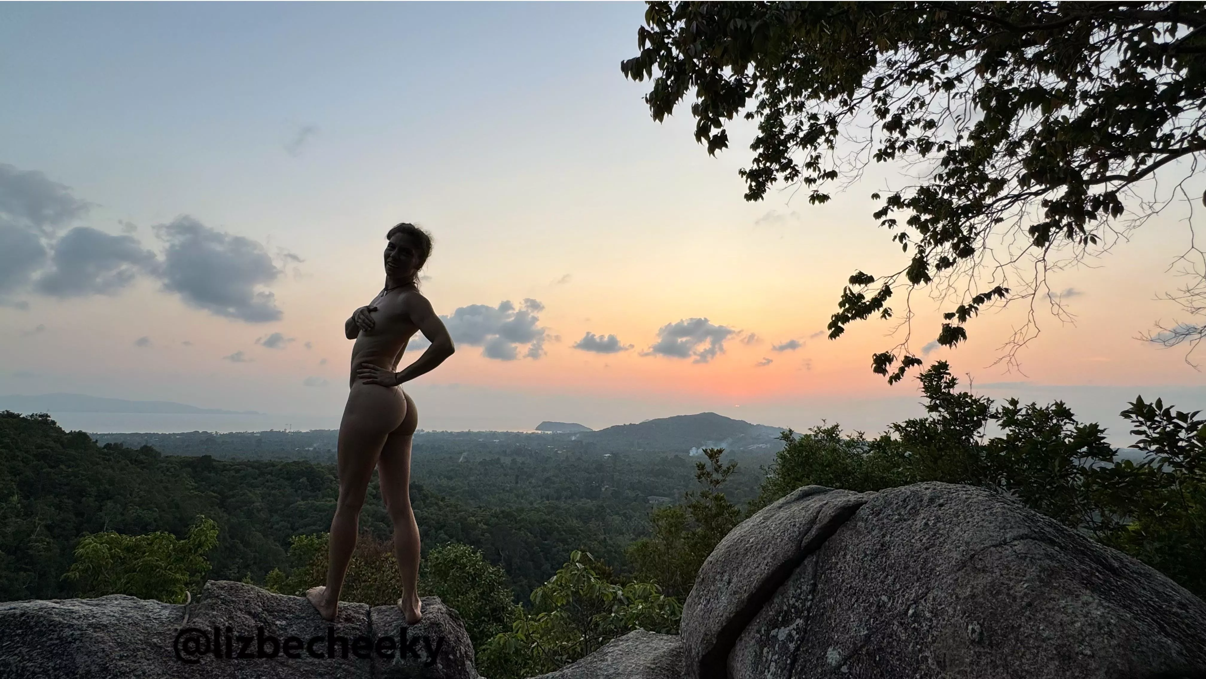 UGH it’s such a pretty sunset 🌅 