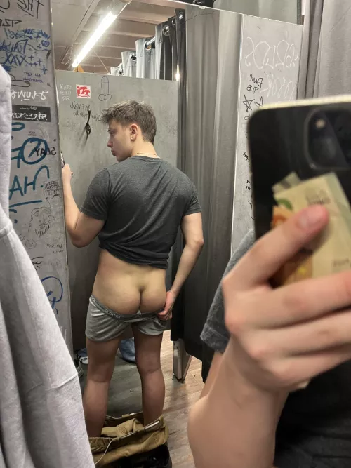 Wana grab my butt in public?😮‍💨🙏🏻