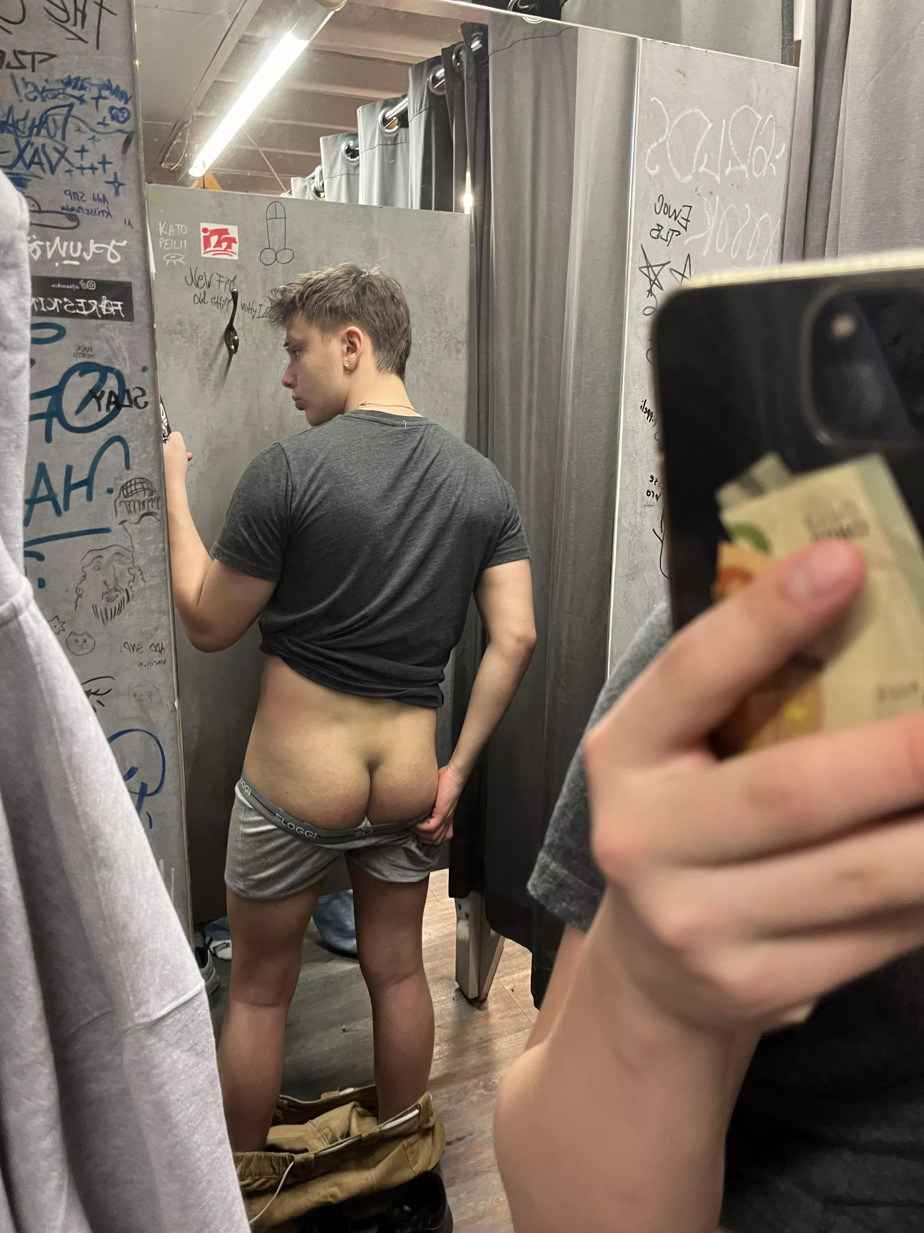 Wana grab my butt in public?😮‍💨🙏🏻