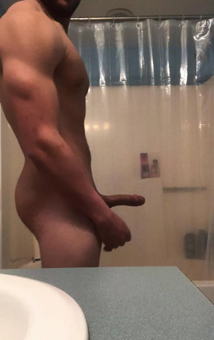 Why is it so hard to take pics of your ass