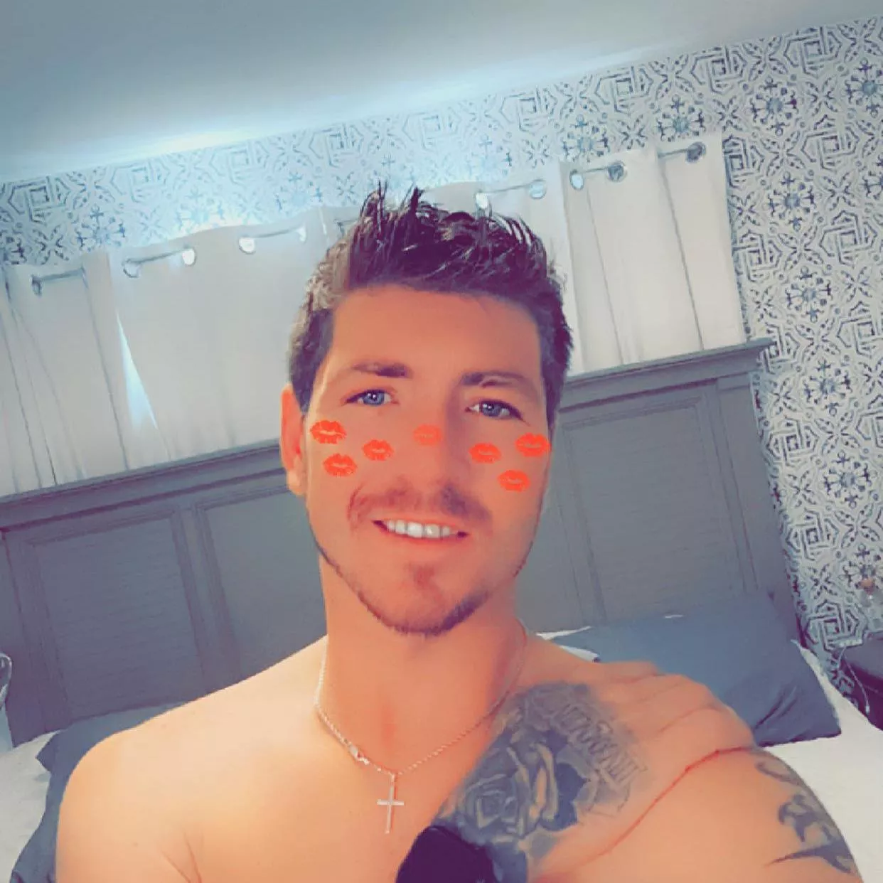 Would you be my babyy, and I'll be your daddyy? 😉😉