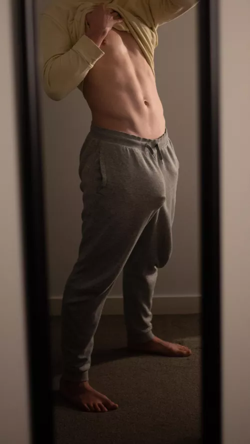 Your neighborhood college boy is hung 