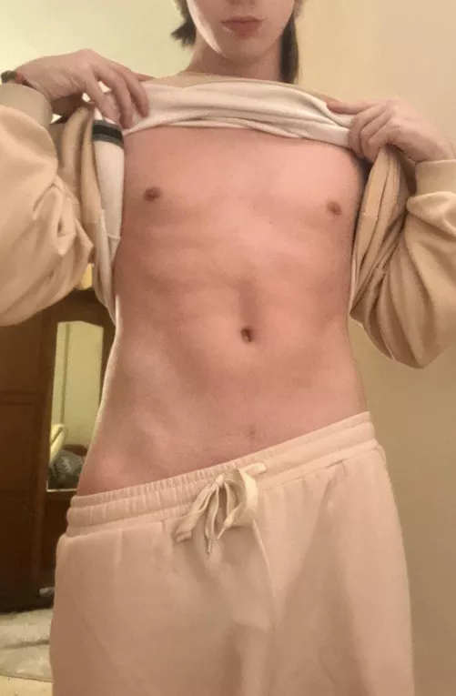 [18] Lick these abs