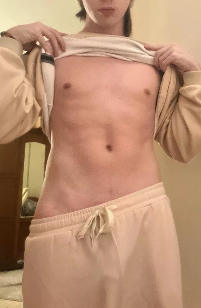 [18] Lick these abs