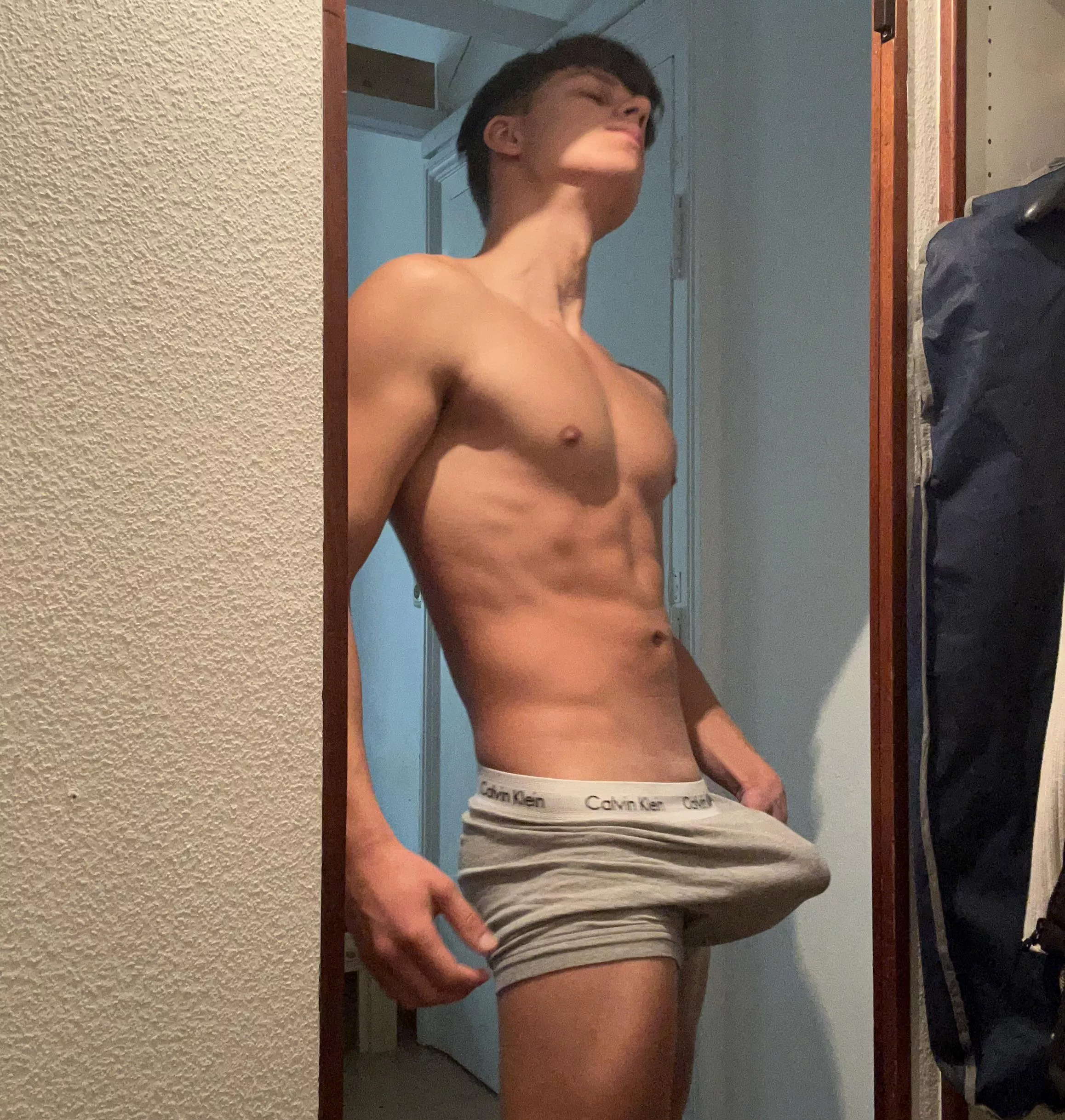 (19)Would you take them off?