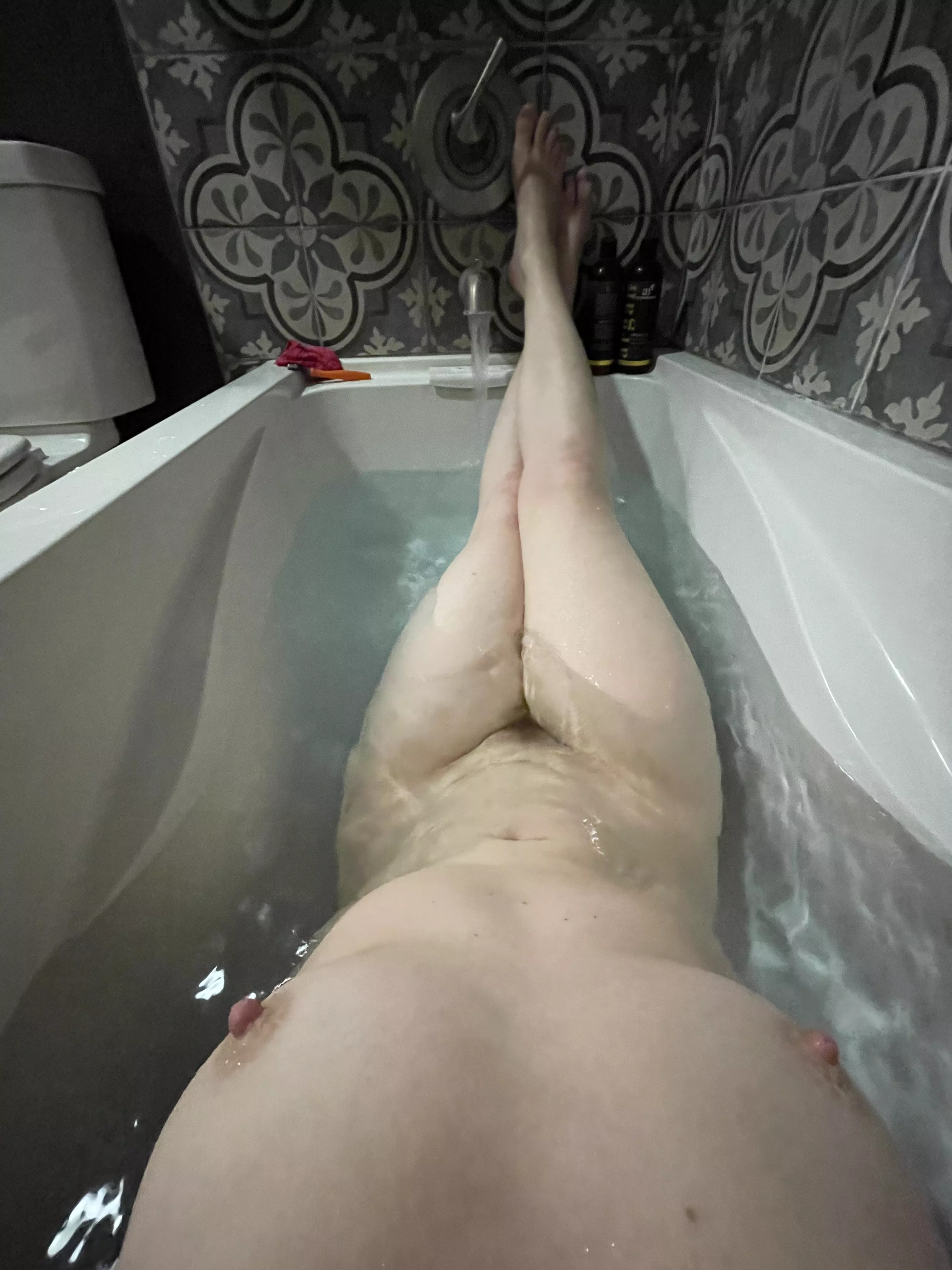 41F▪️small, natural tits… DTF?