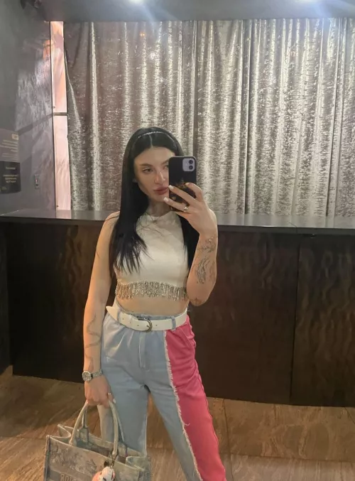 Anyone prefer a skinny waist?