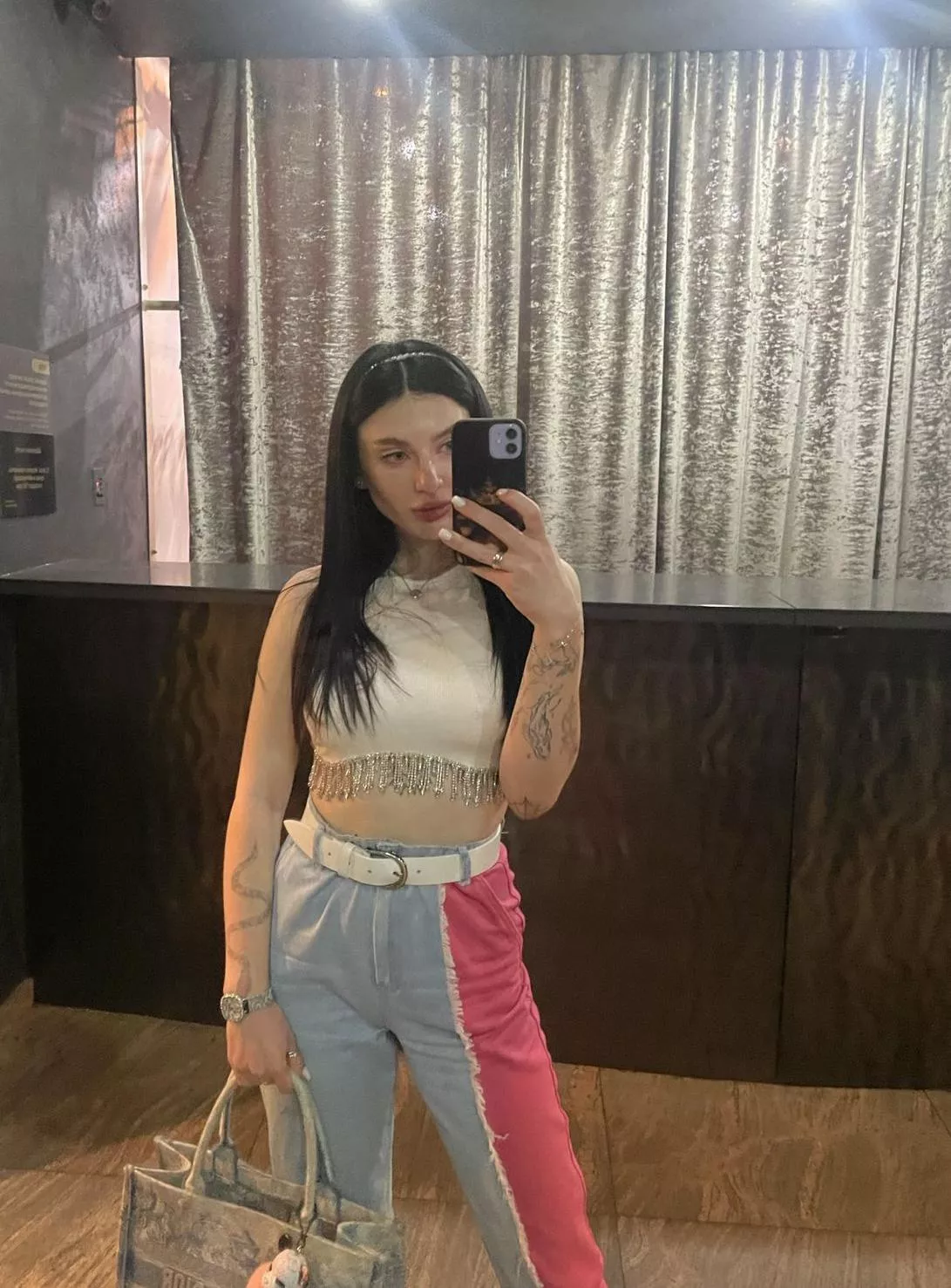 Anyone prefer a skinny waist?