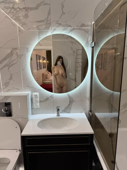 Beautiful 18 year old body in front of the mirror