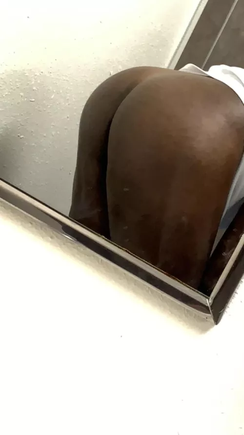 Chocolate booty anyone? 🍫🍑