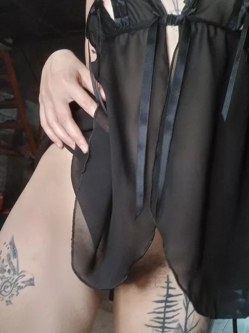 Curvy, hairy, big booty and small tits. The full combo