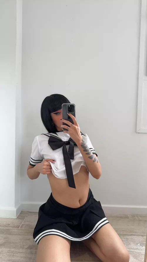 Do my perfect belly deserve your kisses?