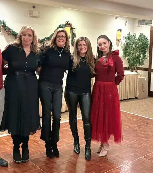 Four sexy office workers at the yearly Holiday party💯🔥