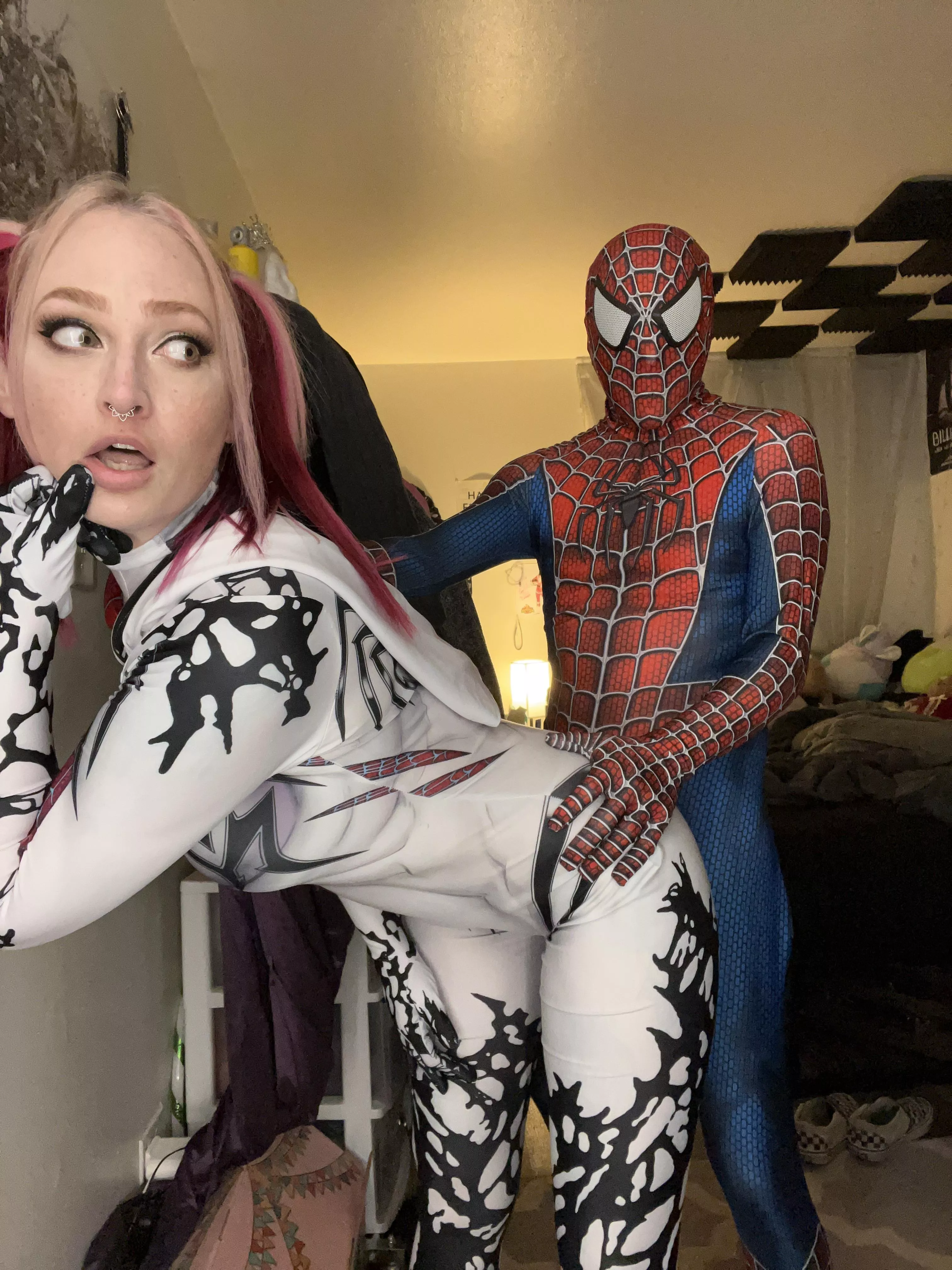 Gwenom and Peter 😈
