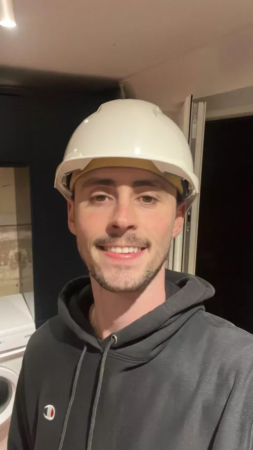 Hard hat ✅ teefs ✅ upper lip (missing) ❌