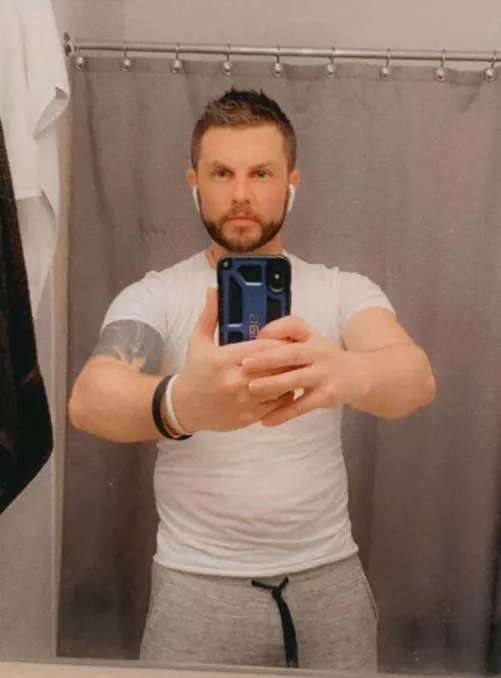 Hey what’s up buddy just got here few days,can we be friends 😍