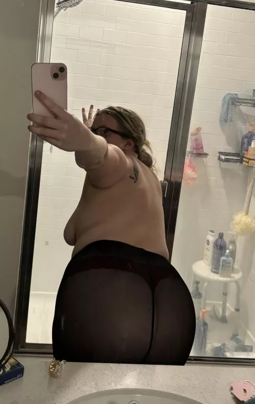 I need someone to rip off my tights 🥵 will you do it? 🤭👅