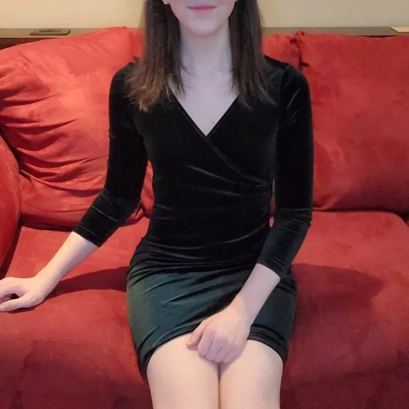 I really need to find an excuse to wear this dress 😇