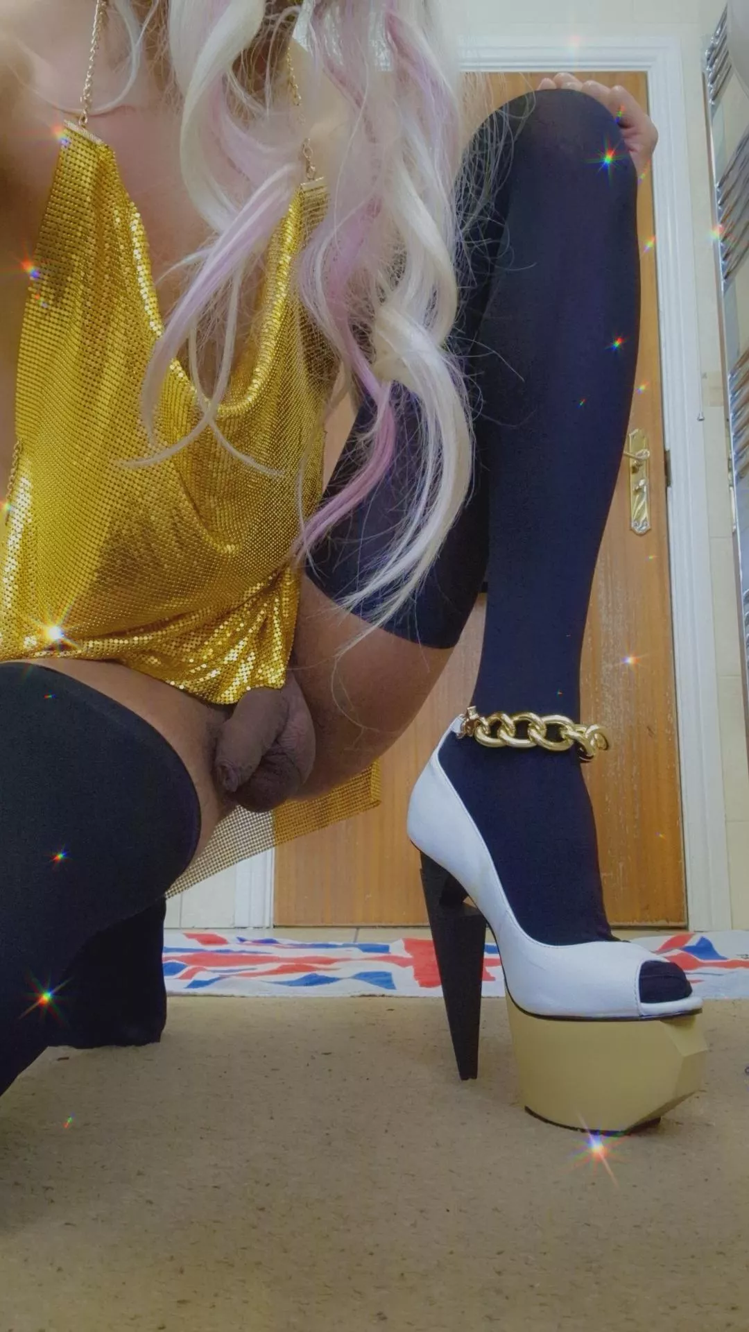 I think you dropped something 💕🩷