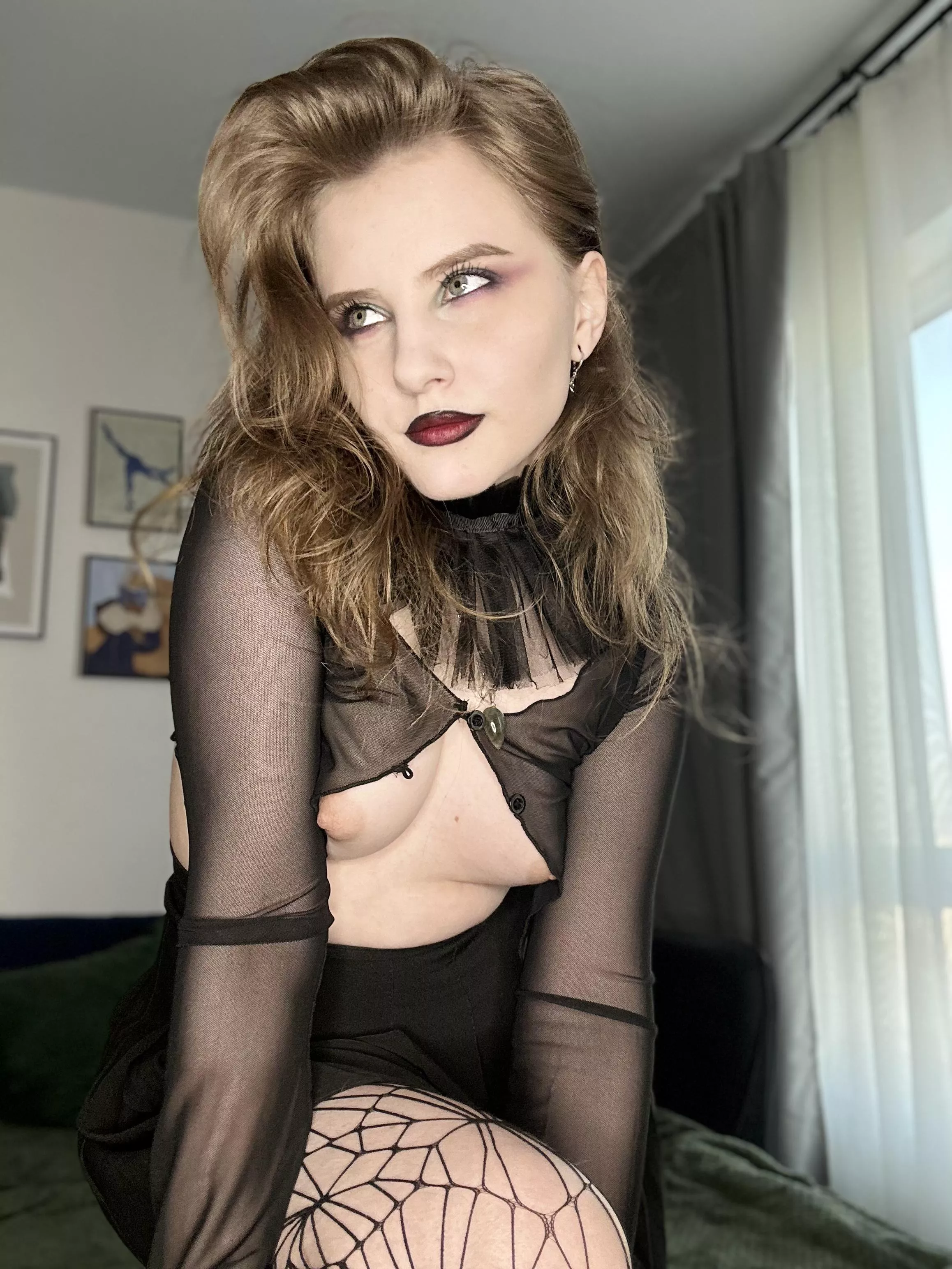 If you saw me at a concert, what pick up line would you use to get my attention?