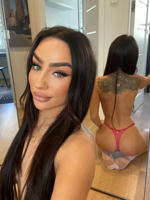 It turns me on knowing how many Redditors have seen my pretty ass