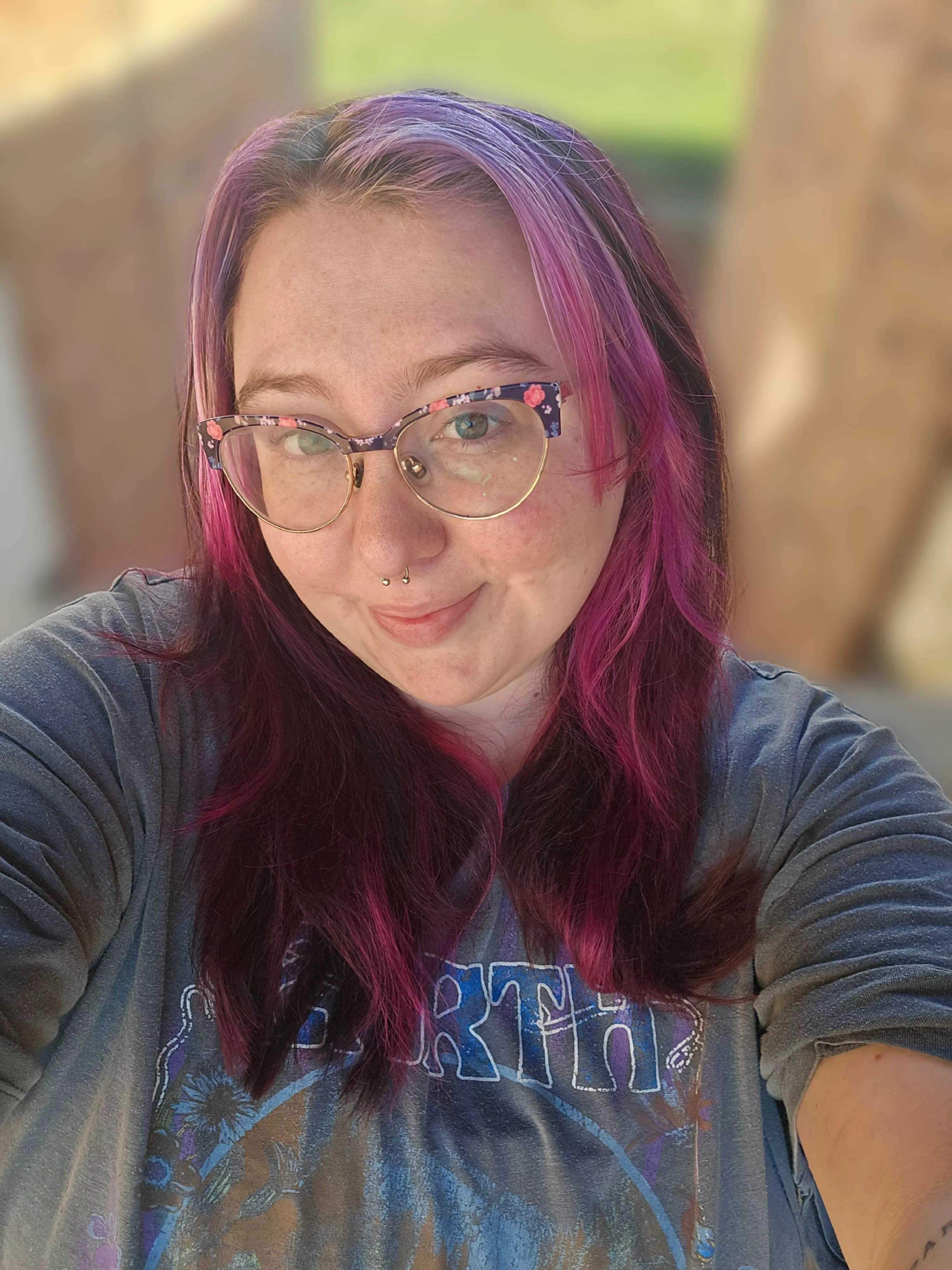 It's been a LONG week so here's a lil no makeup selfie 