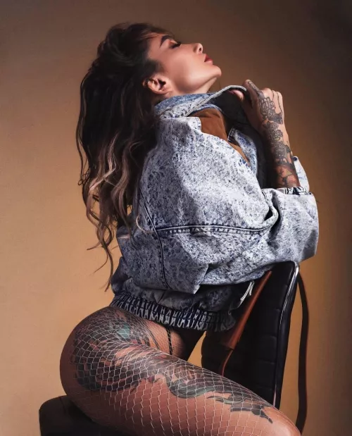 Look at the drawings on my body...honey