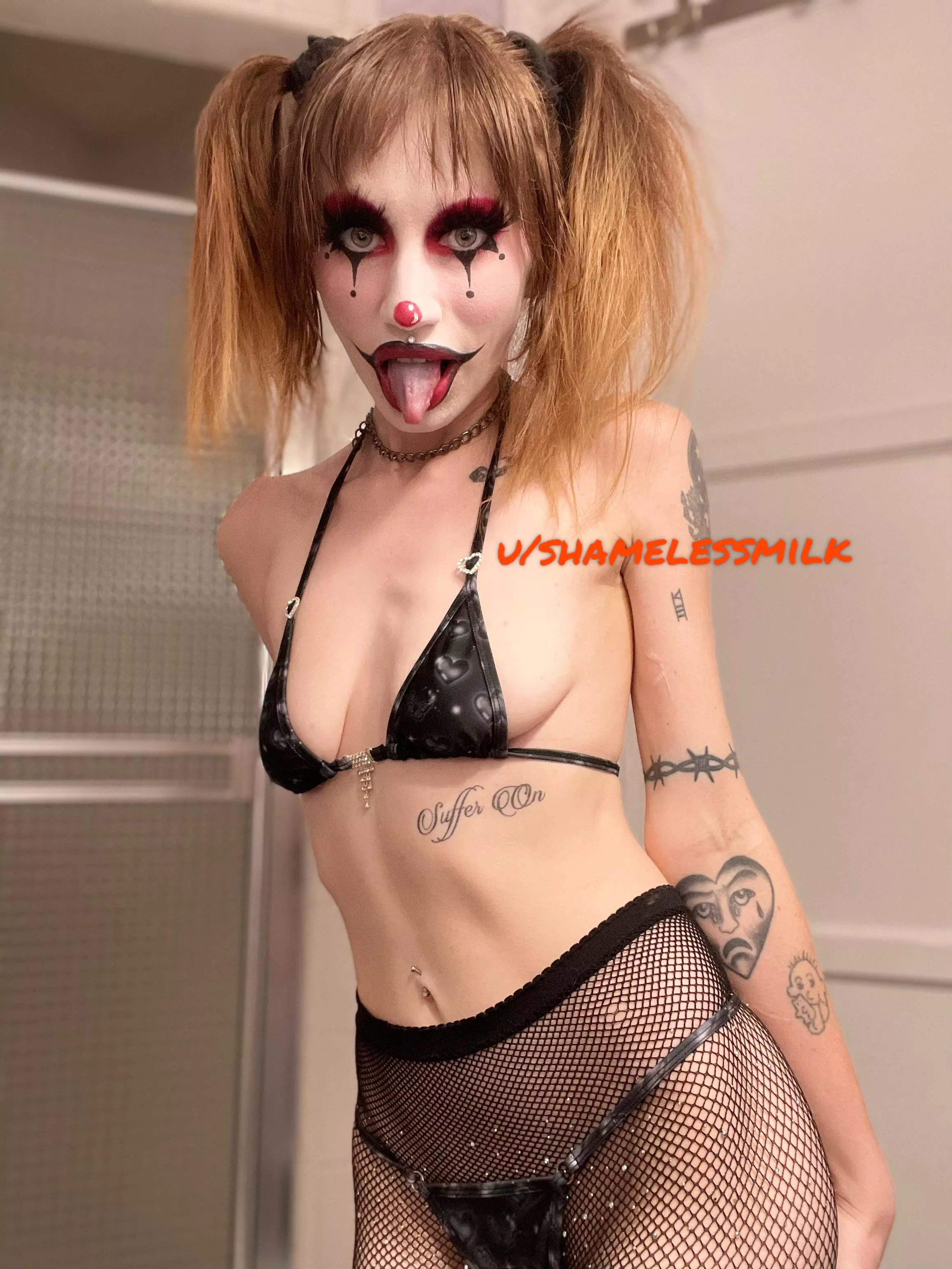 Naturally auburn-haired petite clowngirl at your service