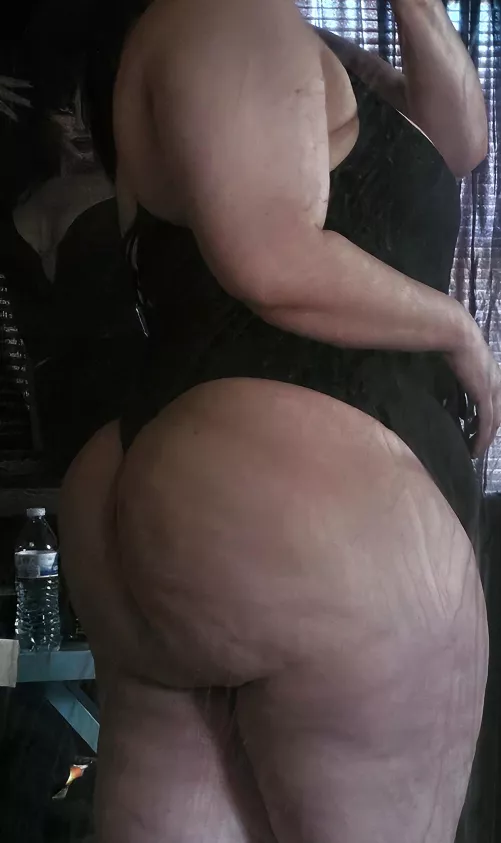 Obsessed with the way my ass looks in my new swimsuit 