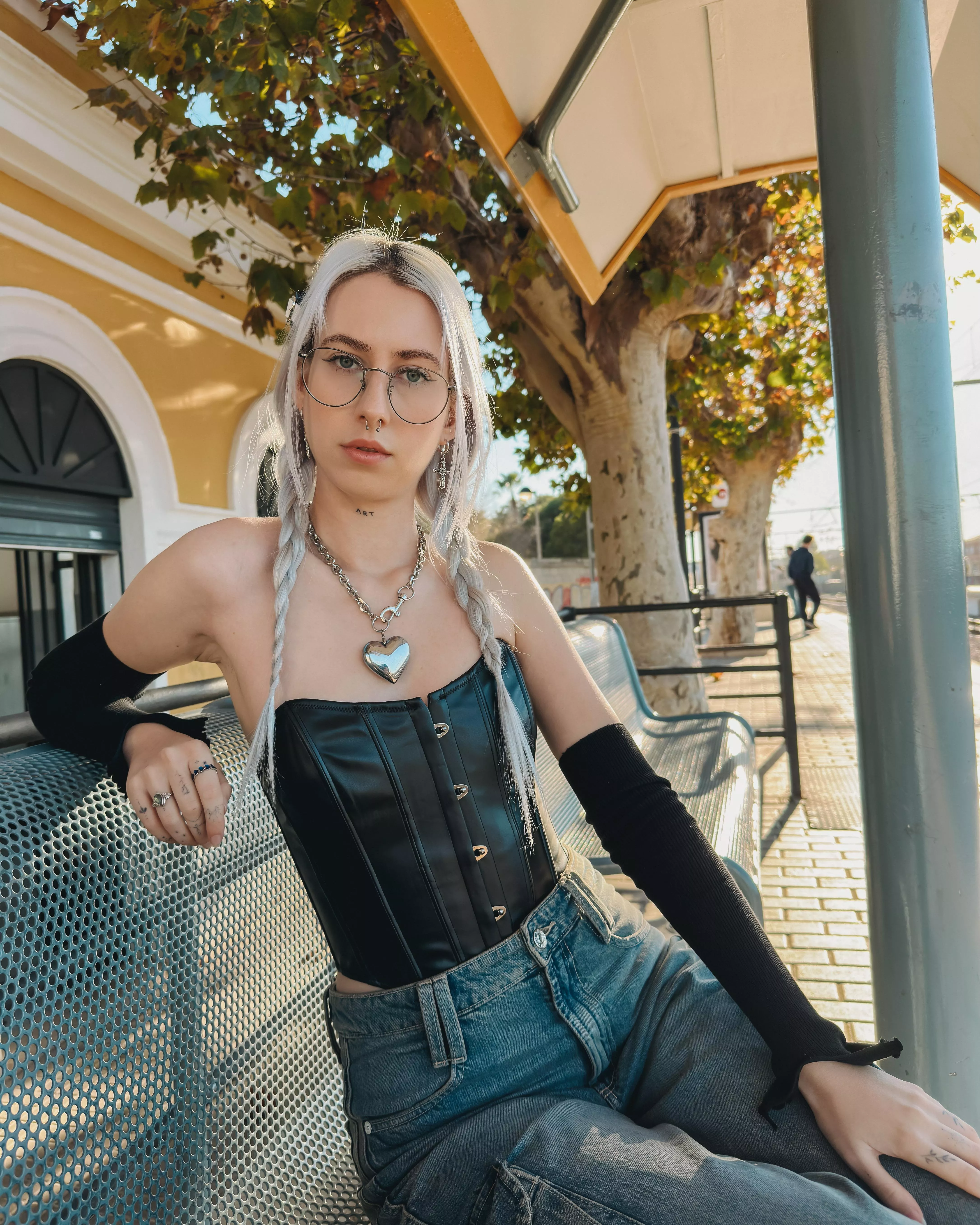 Say hi if you’re into leather 🖤