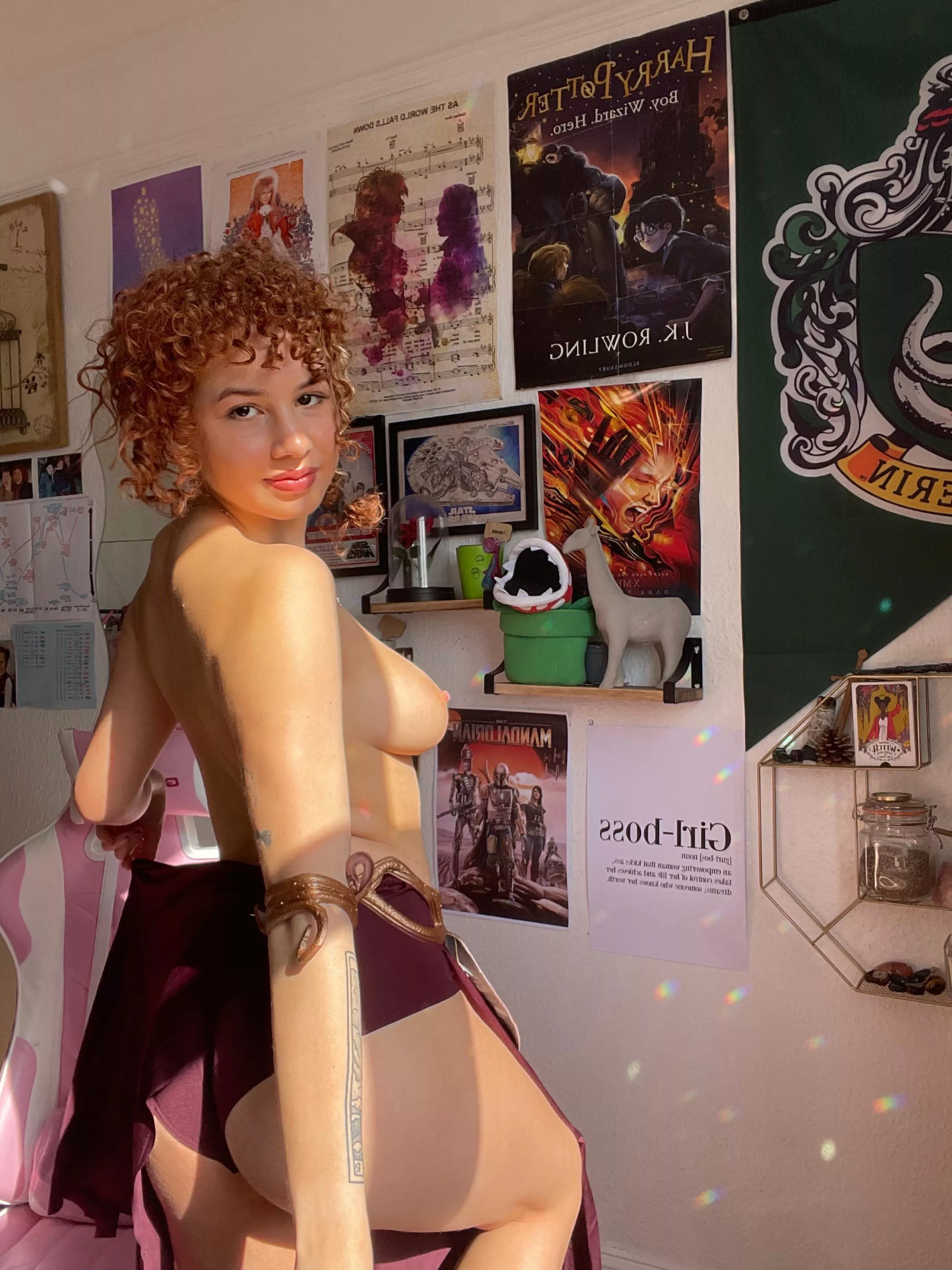 Slave Leia - Mandalorian (self: rose thorns)