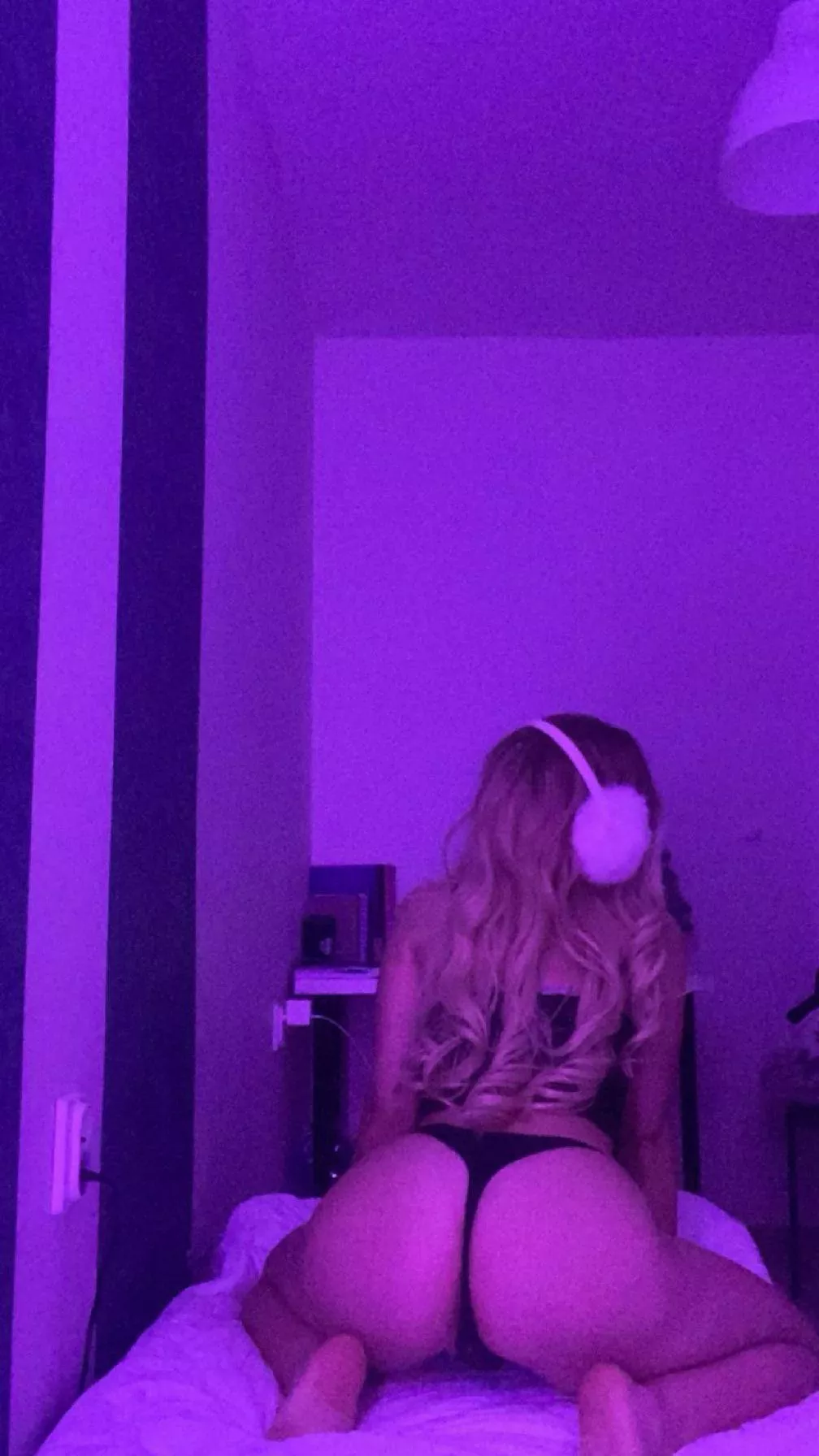 Taste my little feet ,big boy