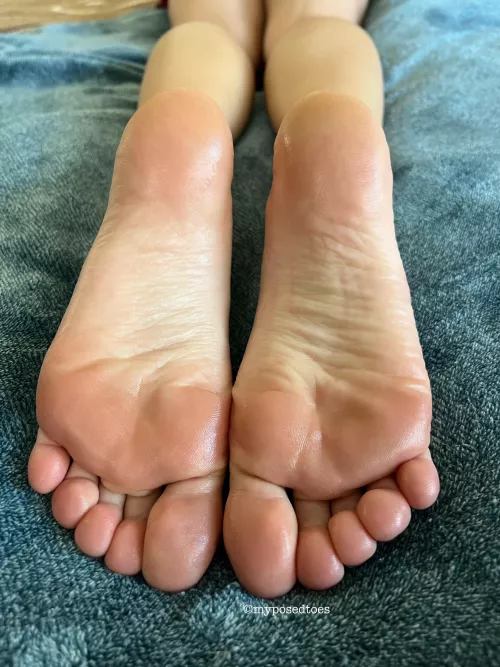 What would you do with my oiled soles? 🤤