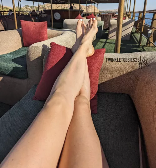 Would I catch you staring? 🫣