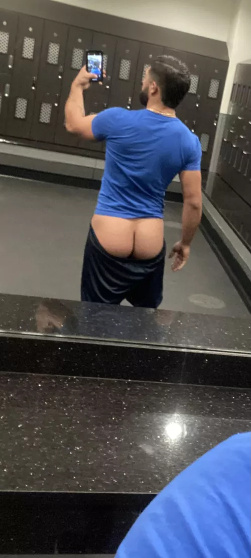 Would this catch your attention in the locker room? 👀  [25]