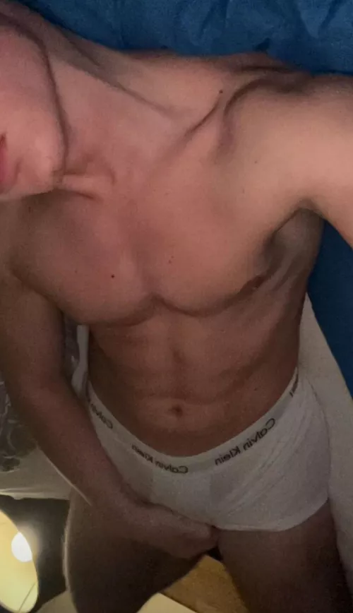 24 Just chilling in bed, add me on snap if you wanna videochat. Batica_gym99