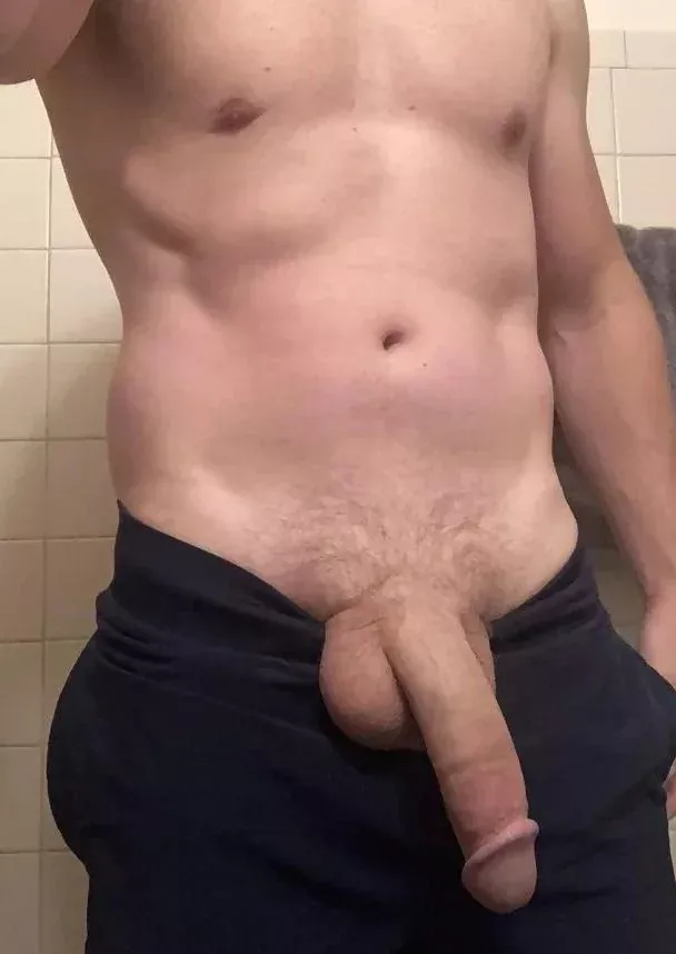 [37] Anyone like hung dads in sweatpants?