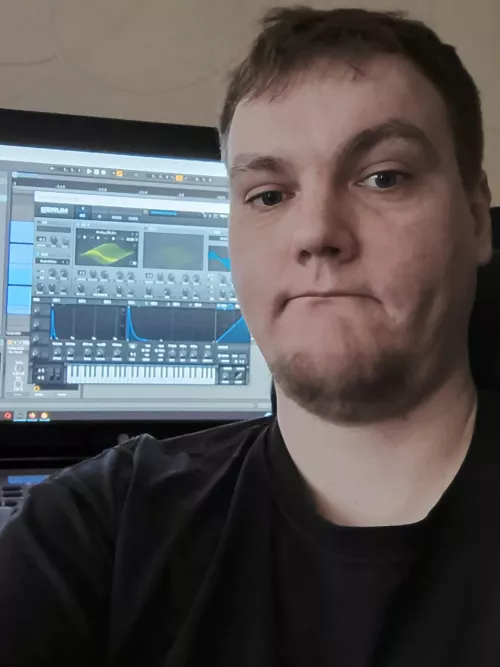 Am I dateable? 33 yo bottom chubby ass. Let me know if you want to smack my face with your dick.