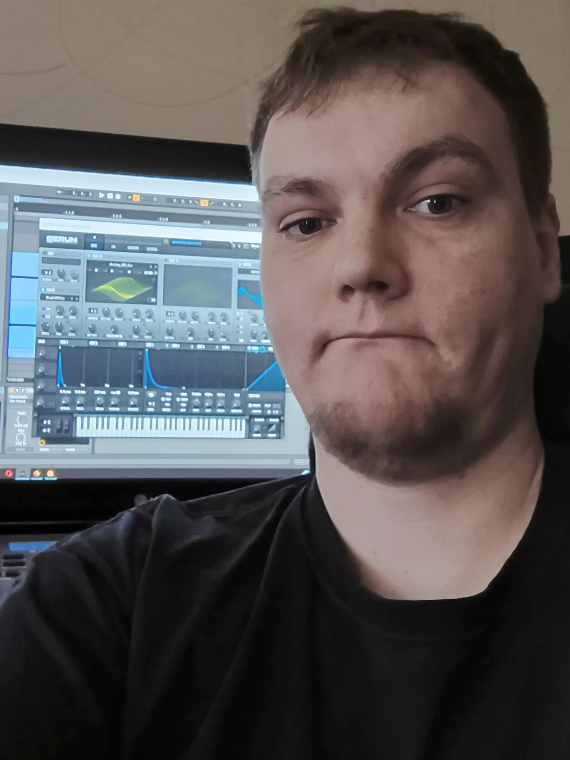 Am I dateable? 33 yo bottom chubby ass. Let me know if you want to smack my face with your dick.