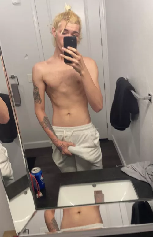 Anyone Want To Suck My 8in Cock?😚