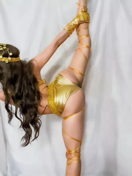 Bendy dancer with long hair