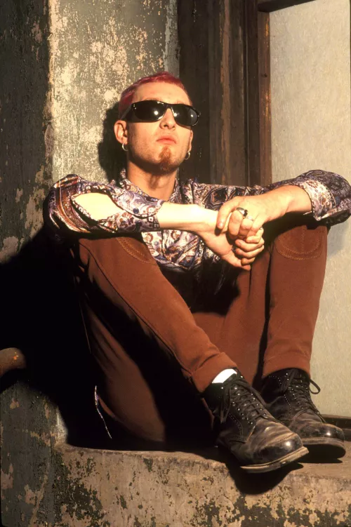 Can anyone identify the boots Layne Staley's wearing in this pic?