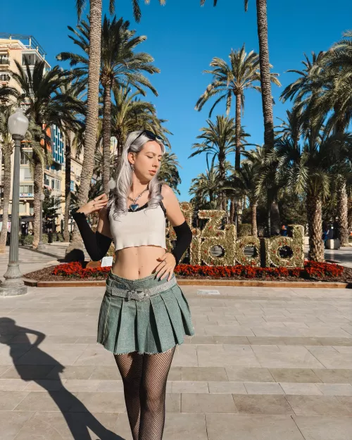 Do you like fishnet as much as I do? 🖤