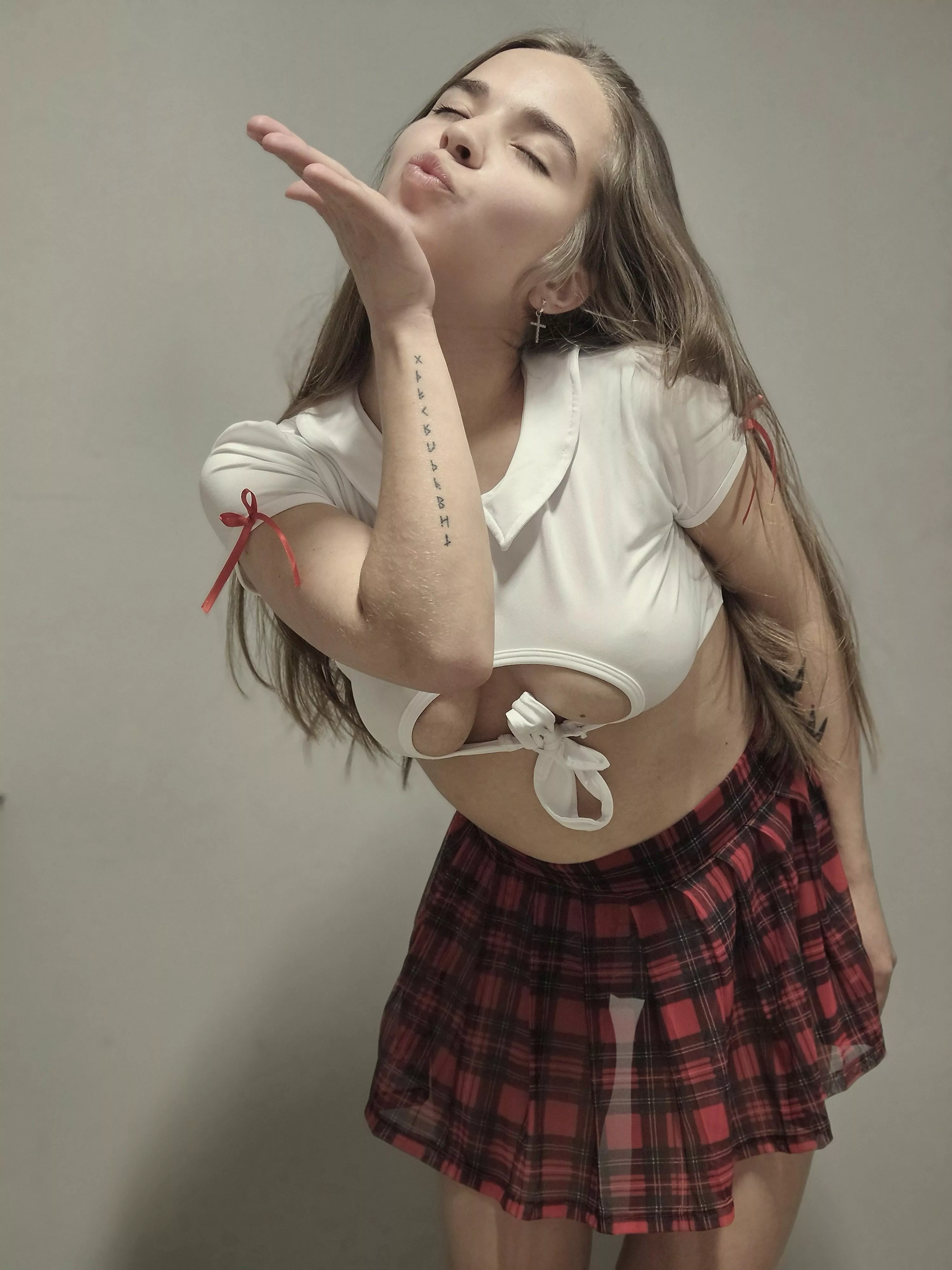 Give me an air kiss because everyone in my class wants to spend time with me