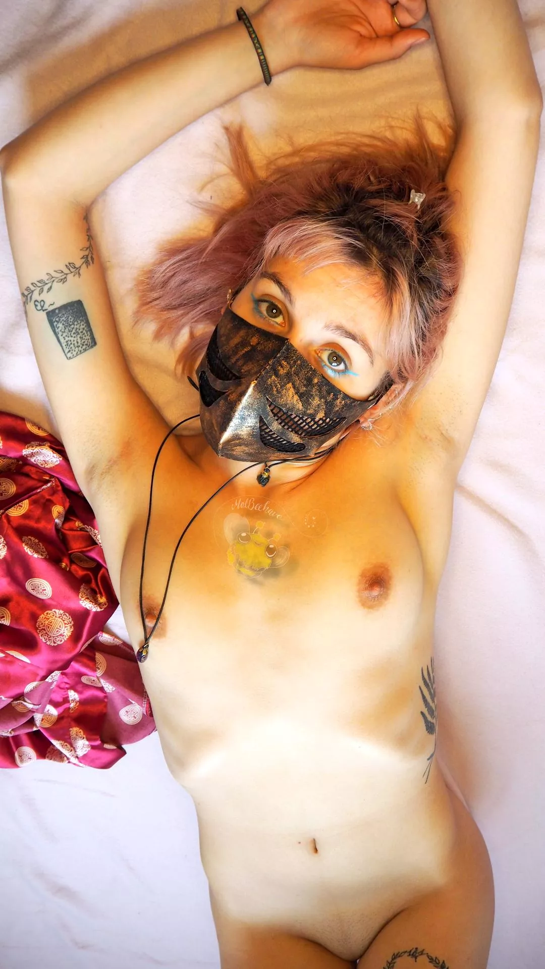 Good morning guys, I've been in the mood for cuddling this whole morning, wanna join me? ^-^