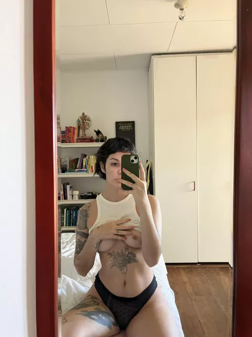 hair’s a little longer than usual but i think i like it? 